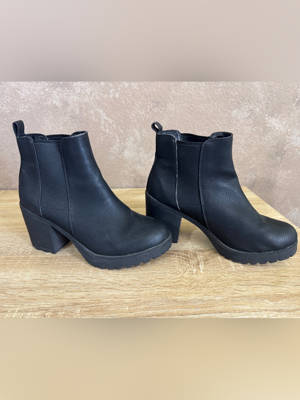 Black Faux Leather Boots Vegan Leather Ankle Booties Women’s &ME Sz 8 Fall Boots
